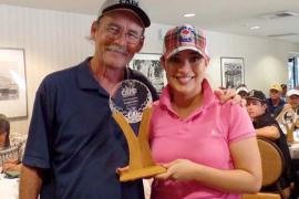 CAPE Vice President, Kenneth Roberts, presents Valerie De La Cruz with the “Ladies Longest Drive” award.